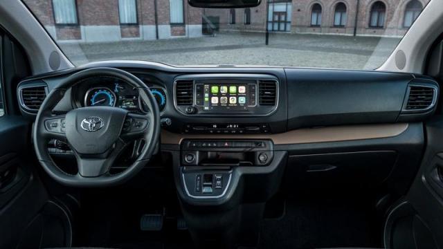 Toyota Proace Verso Electric interni