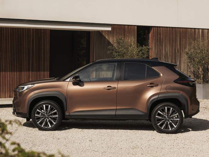 Toyota Nuova Yaris Cross profilo