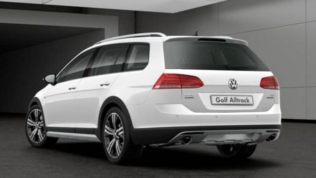 Volkswagen Golf Variant Alltrack tre quarti posteriore 2