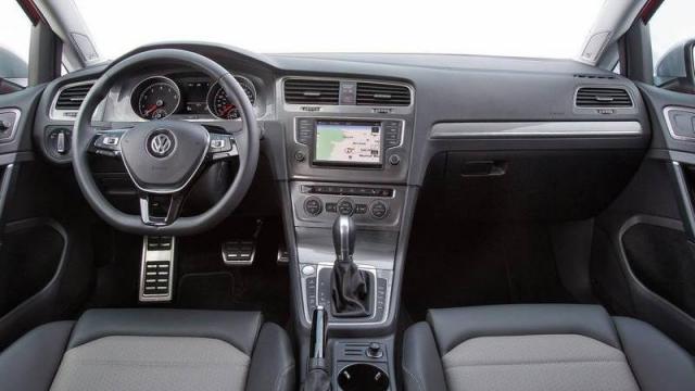 Volkswagen Golf Variant Alltrack interni 1