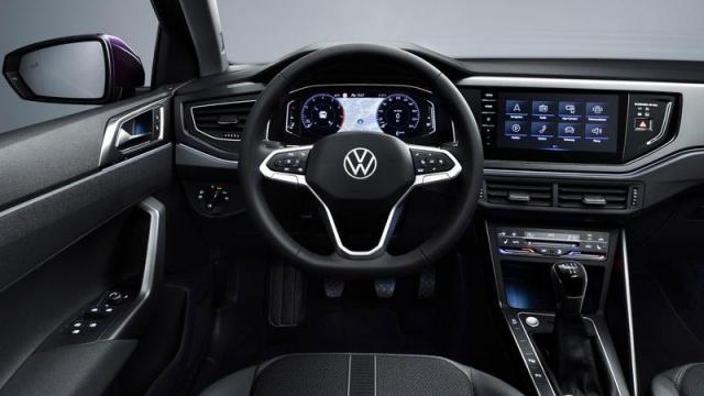 Volkswagen Nuova Polo interni