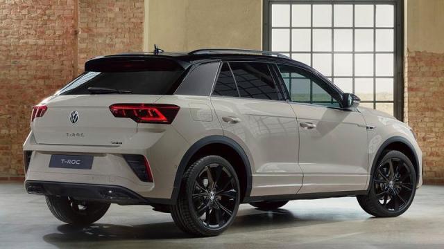 Volkswagen Nuovo T-Roc tre quarti posteriore