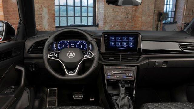 Volkswagen Nuovo T-Roc Cabriolet interni