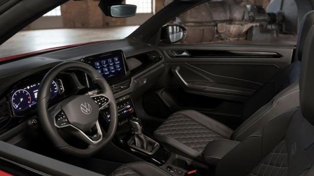 Volkswagen Nuovo T-Roc Cabriolet interni 1