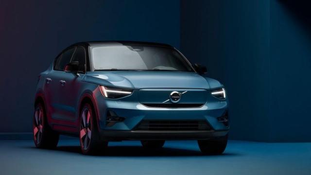 Volvo C40 Recharge tre quarti anteriore