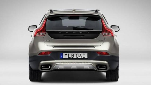 Volvo V40 Cross Country posteriore 1