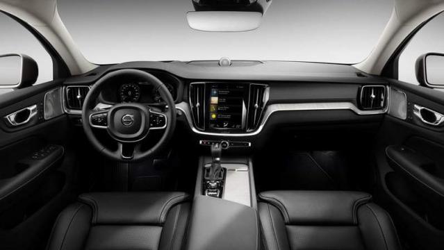 Volvo V60 Cross Country 2018 interni
