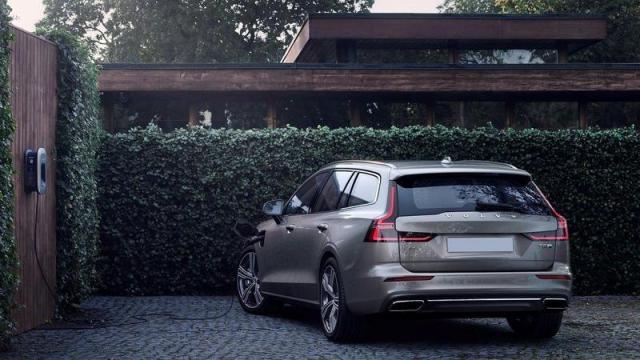 Volvo V60 Recharge tre quarti posteriore