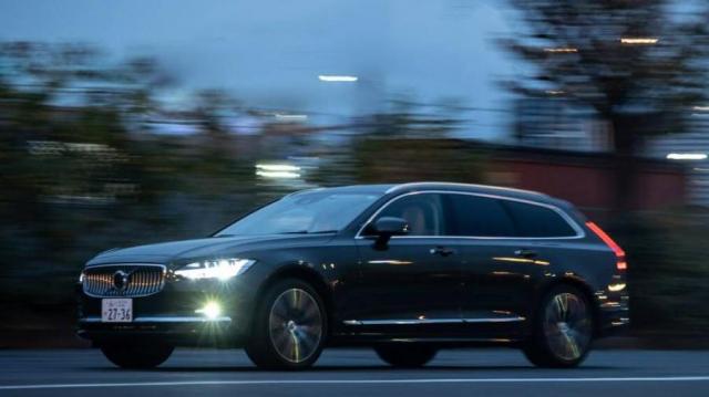 Volvo V90 lato