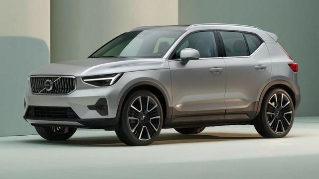 Volvo XC40 anteriore