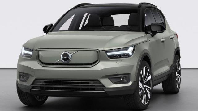 Volvo Nuovo XC40 Recharge tre quarti anteriore 1