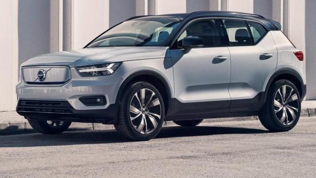 Volvo Nuovo XC40 Recharge tre quarti anteriore 2