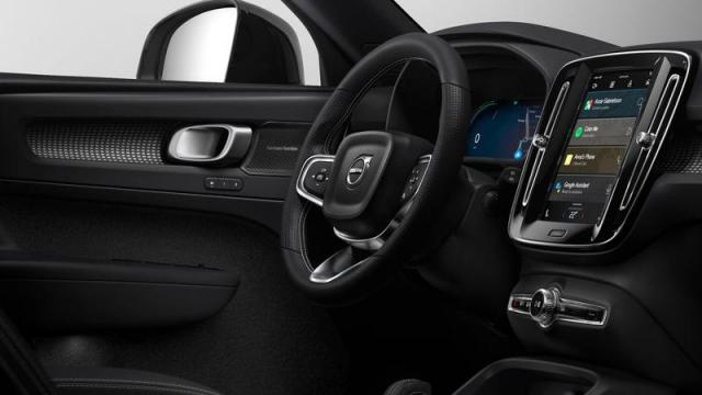 Volvo Nuovo XC40 Recharge interni 1