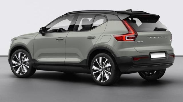 Volvo Nuovo XC40 Recharge profilo 1