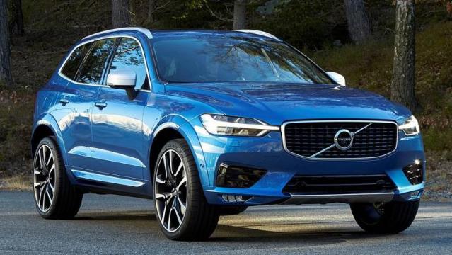 Volvo Nuova XC60 tre quarti anteriore