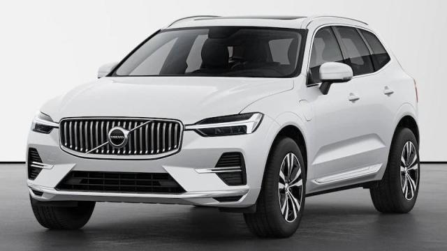 Volvo XC60 Recharge tre quarti anteriore