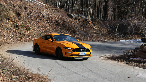 Ford Mustang 5.0 V8 GT, il test drive su strada